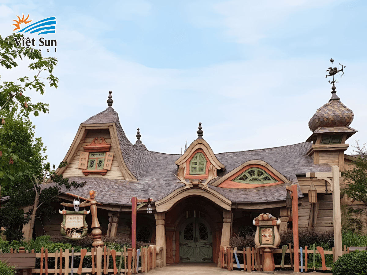 Dùng bữa trưa tại nhà hàng Tangled Tree Tavern