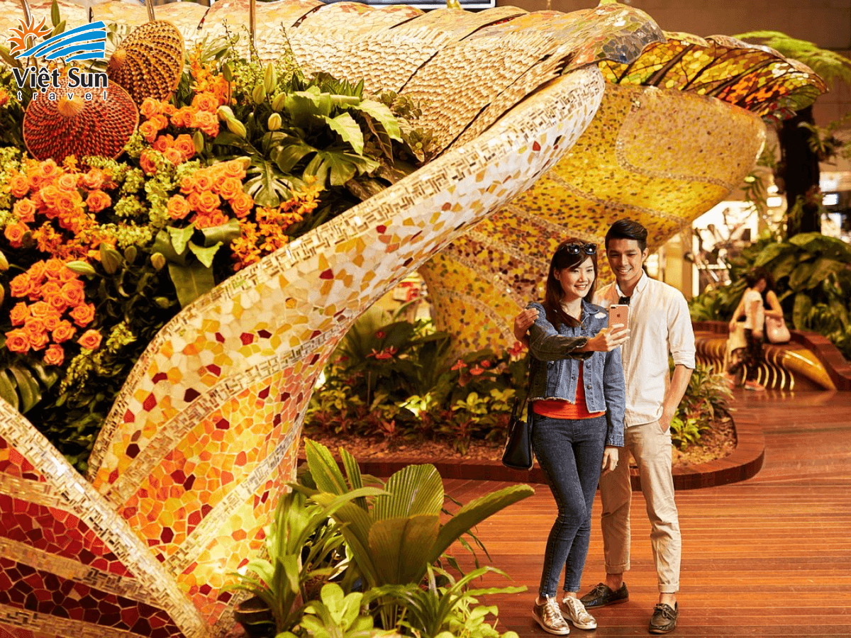 Enchanted Garden - Khu vườn đầy màu sắc tại Terminal 2