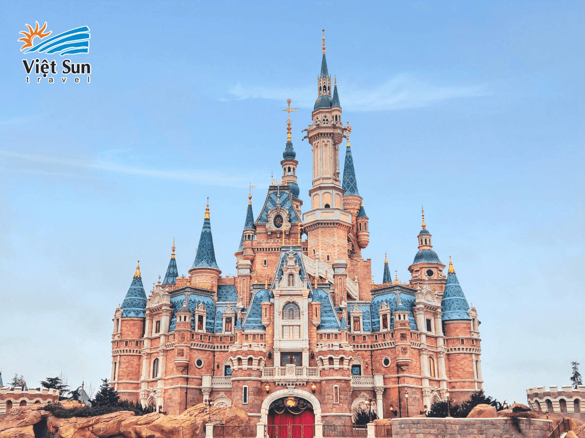 Enchanted Storybook Castle, Biểu tượng lộng lẫy tại trung tâm công viên