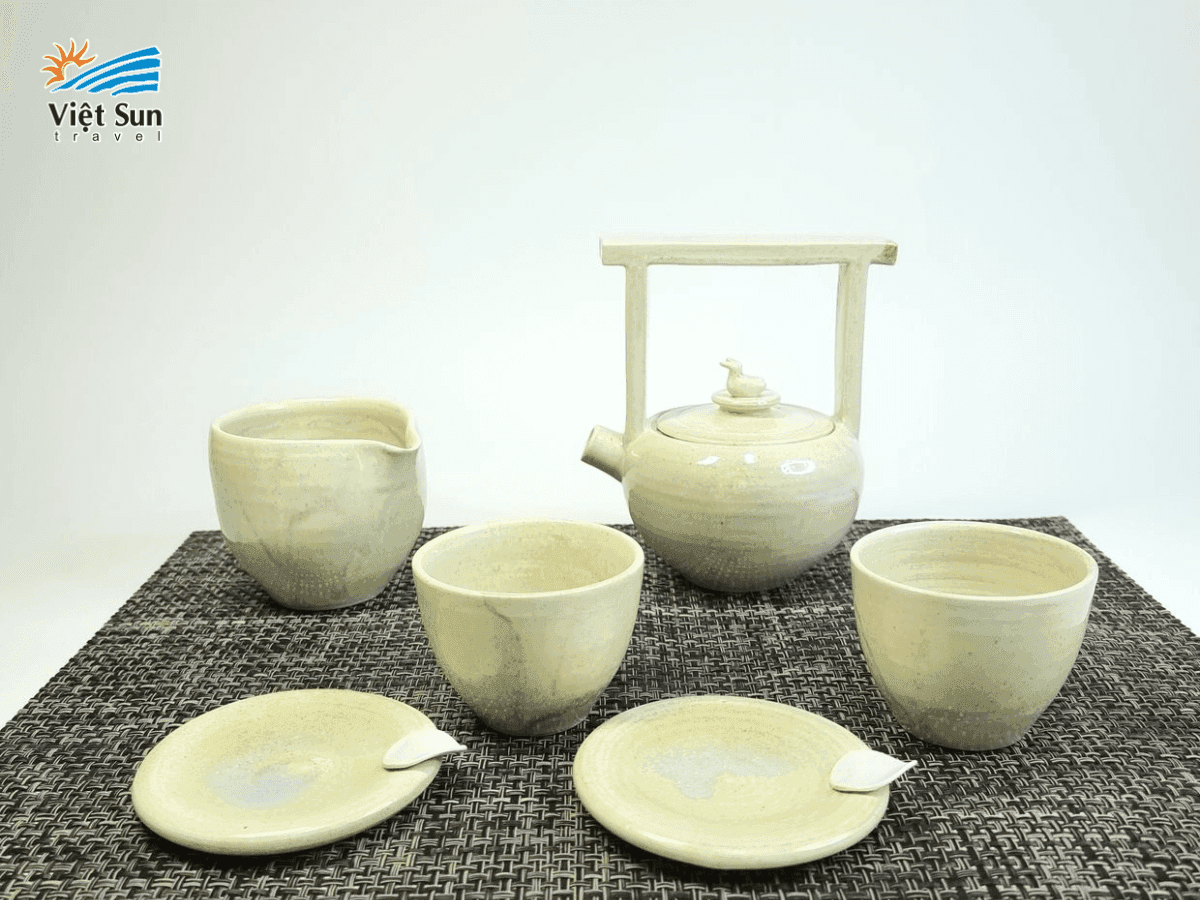 Góc trưng bày ấm trà – điểm nhấn văn hóa trong không gian