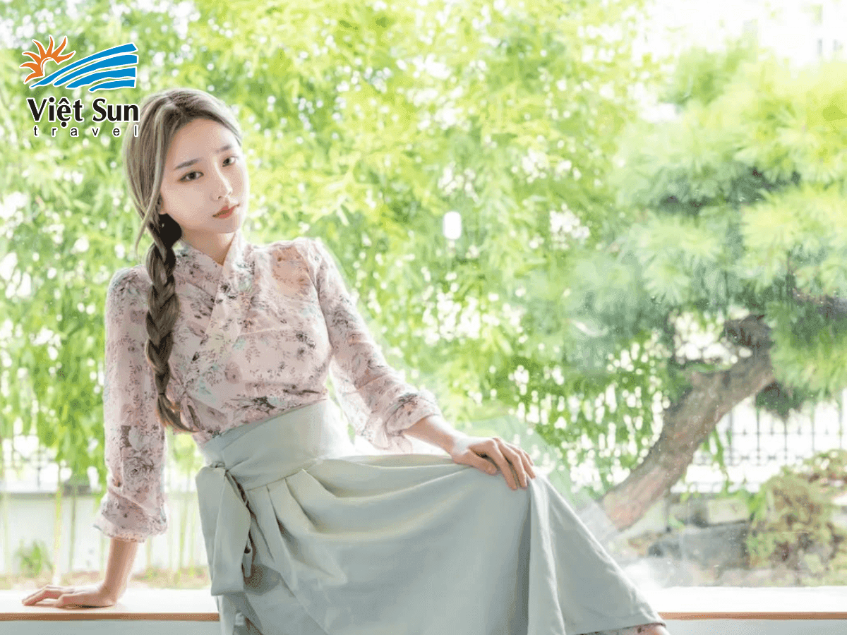 Hanbok cách tân và Hanbok hiện đại – Nét đẹp truyền thống sống động trong thời đại mới