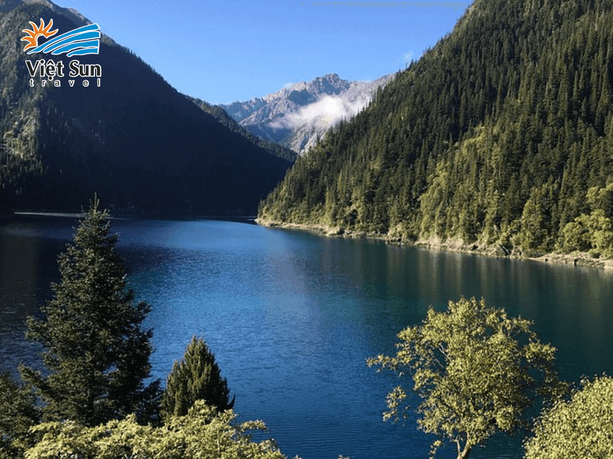 Hồ Trường Hải, vẻ đẹp yên bình giữa núi rừng Tây Tạng