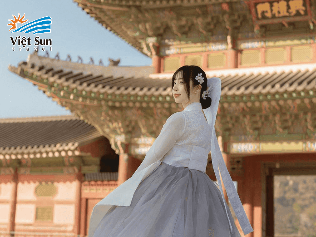 Hoàng cung Gyeongbokgung tráng lệ là phông nền hoàn hảo để chụp ảnh với Hanbok