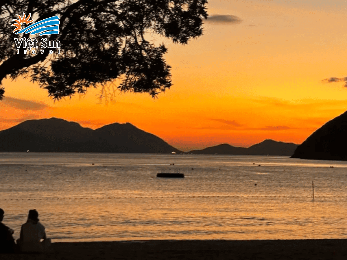 Hoàng hôn lãng mạn tại Vịnh Nước Cạn, lý tưởng để chụp ảnh check-in Hồng Kông