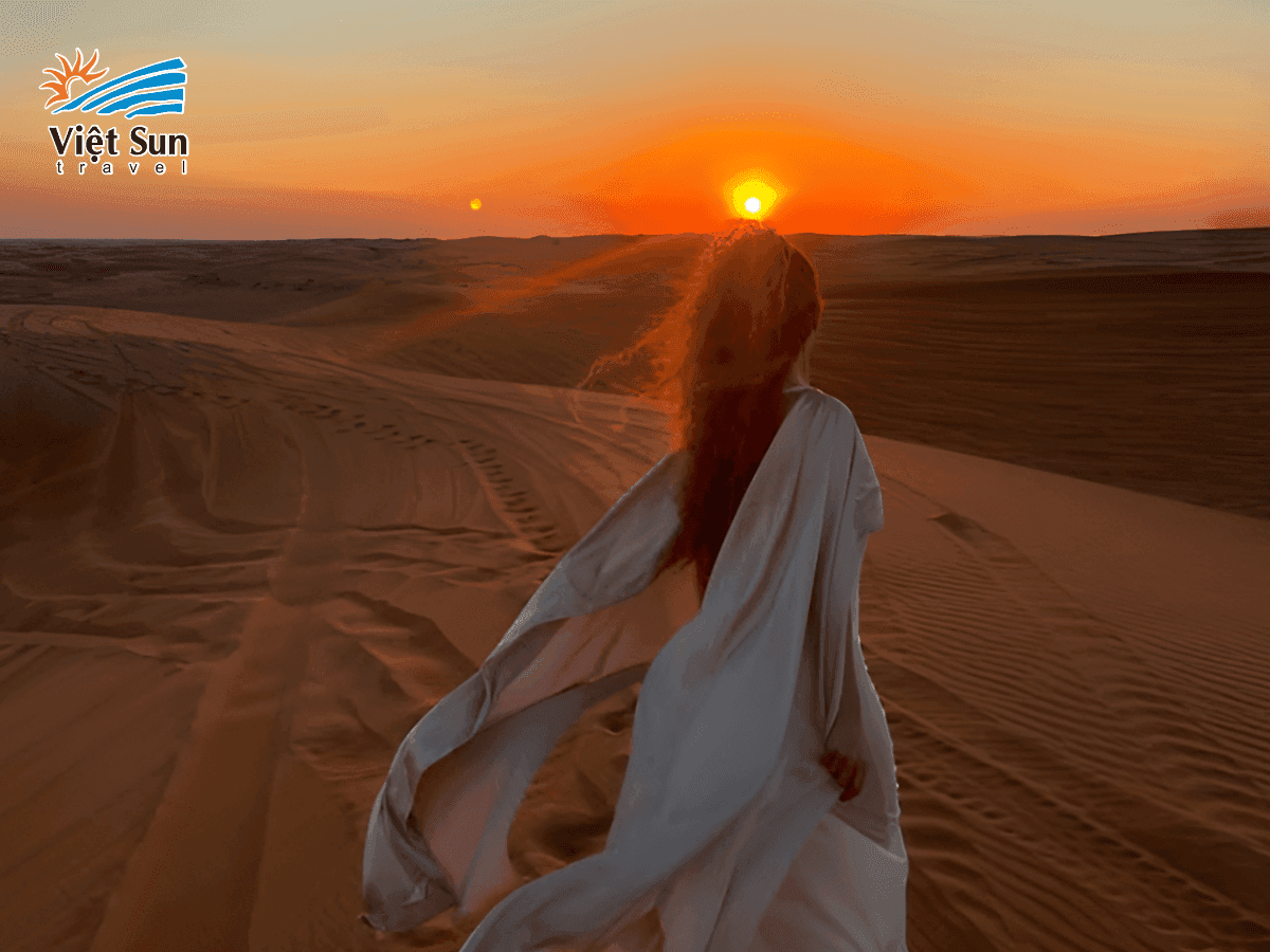 Hoàng hôn rực rỡ, khoảnh khắc lắng đọng giữa biển cát sa mạc Dubai