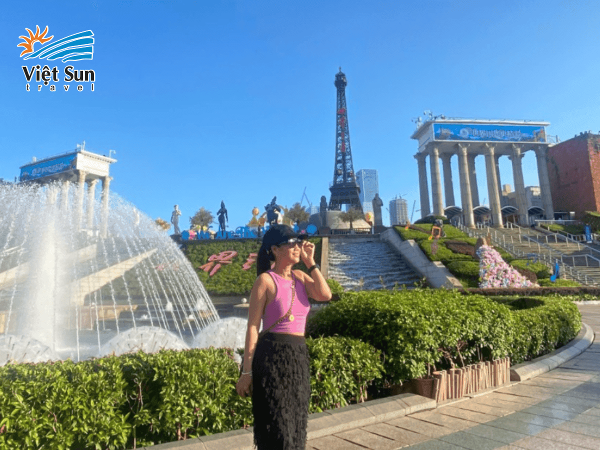 Khách của Viet Sun Travel check in tại Công viên Cửa Sổ Thế Giới Mới