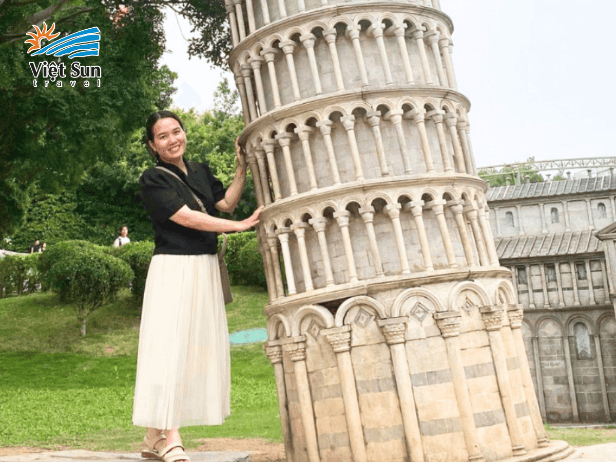 Khách của Viet Sun Travel check in tại Công viên Cửa Sổ Thế Giới