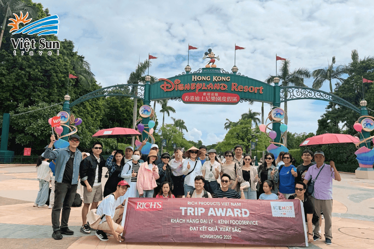 Khách đoàn Viet Sun Travel tham quan du lịch Hồng Kông