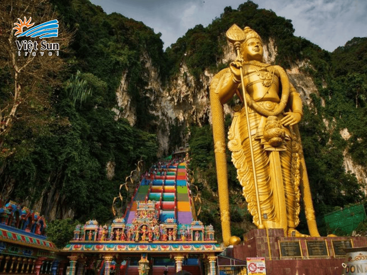 Khám phá động Batu linh thiêng và đầy màu sắc