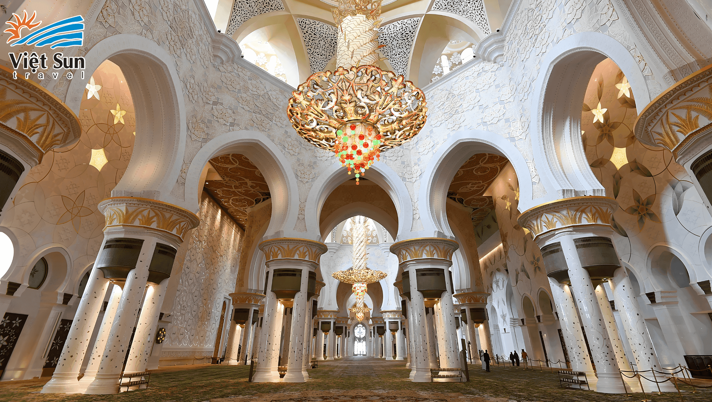 Không gian nội thất sang trọng bên trong Nhà thờ Hồi giáo Shaikh Zayed Grand (Nguồn ảnh_ sưu tầm) Viet Sun Travel