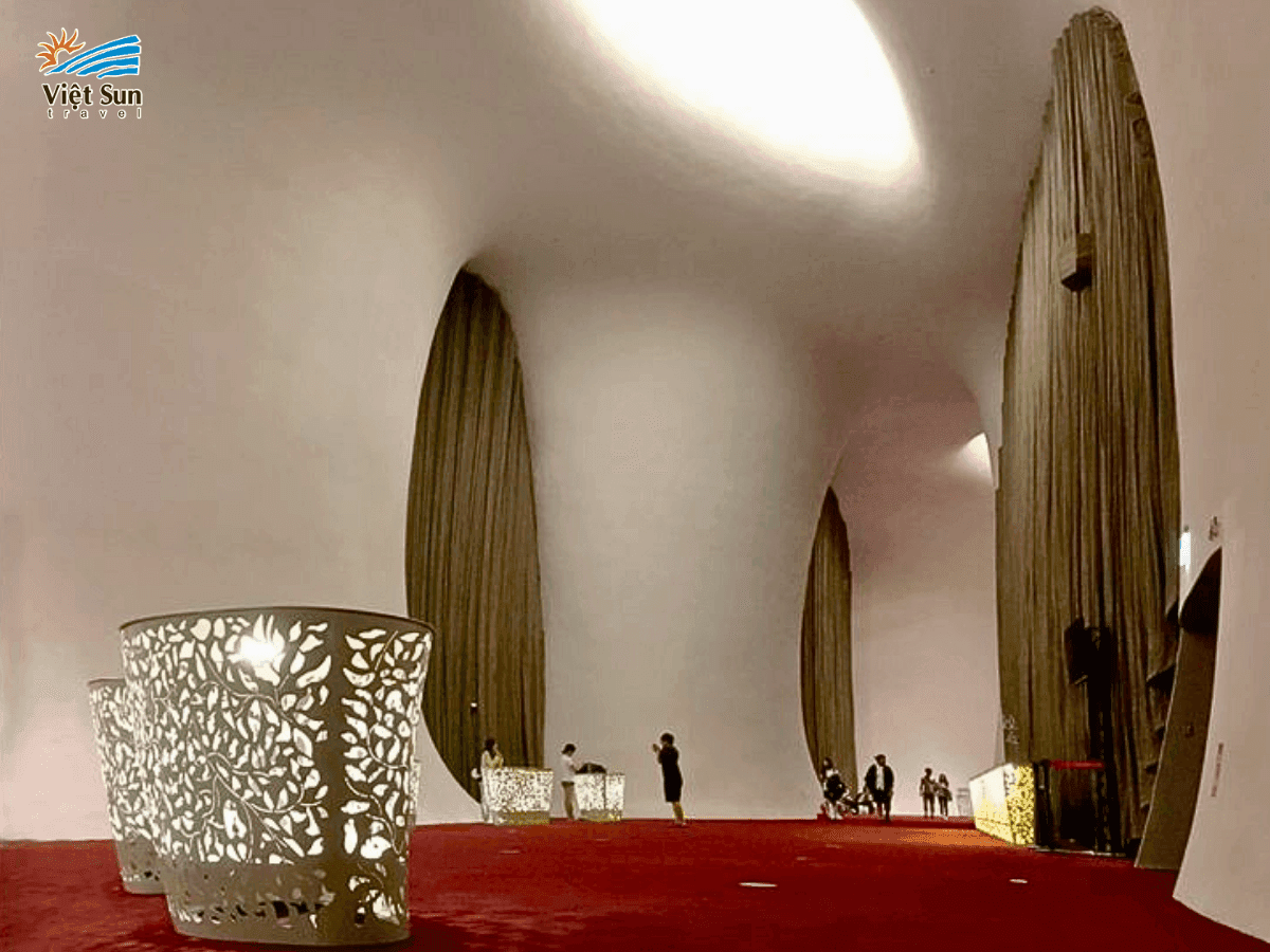 Không gian uốn lượn “không góc chết” tại Nhà Hát Quốc Gia Đài Trung.