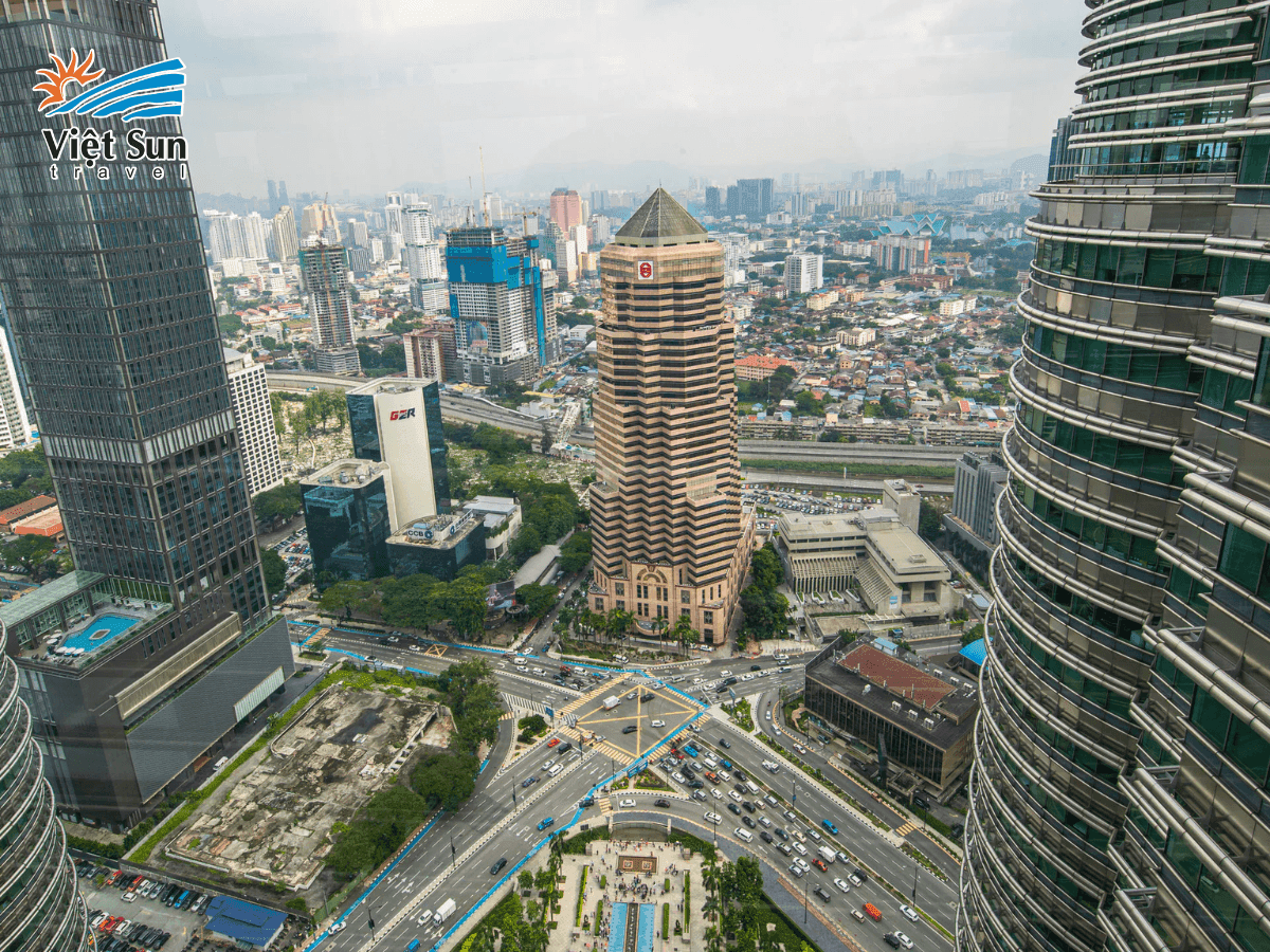 Khu mua sắm Suria KLCC - Trung tâm thương mại sầm uất với nhiều thương hiệu nổi tiếng