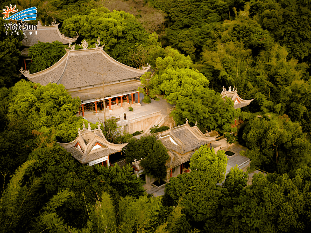 Khu thắng cảnh núi Bạch Vân.png