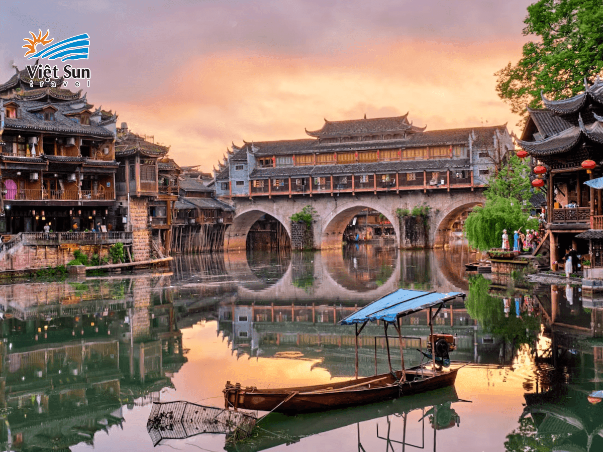 Khung cảnh yên bình bên dòng sông Đà Giang lúc hoàng hôn