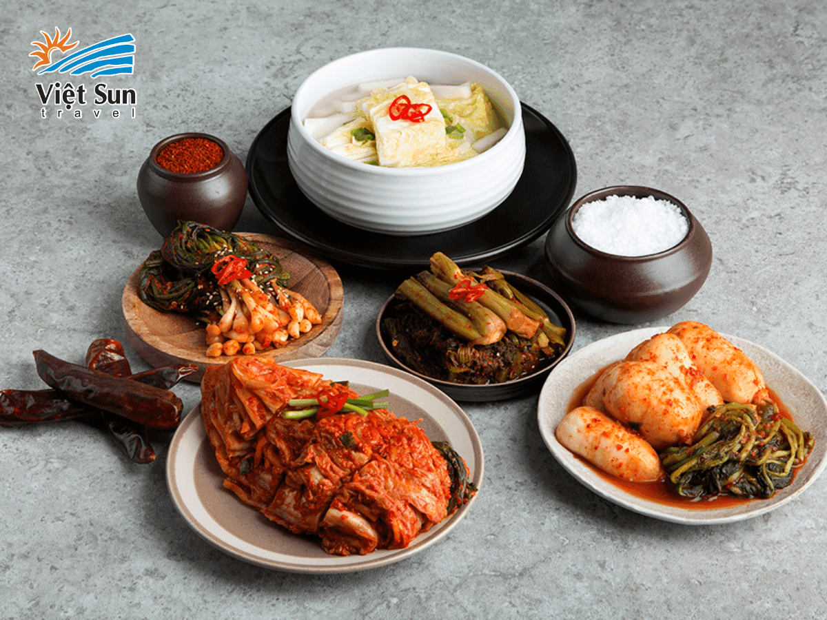 Kim Chi tốt cho sức khỏe nhờ hàm lượng vitamin, khoáng chất và men vi sinh dồi dào, hỗ trợ Kim Chi và tiêu hóa