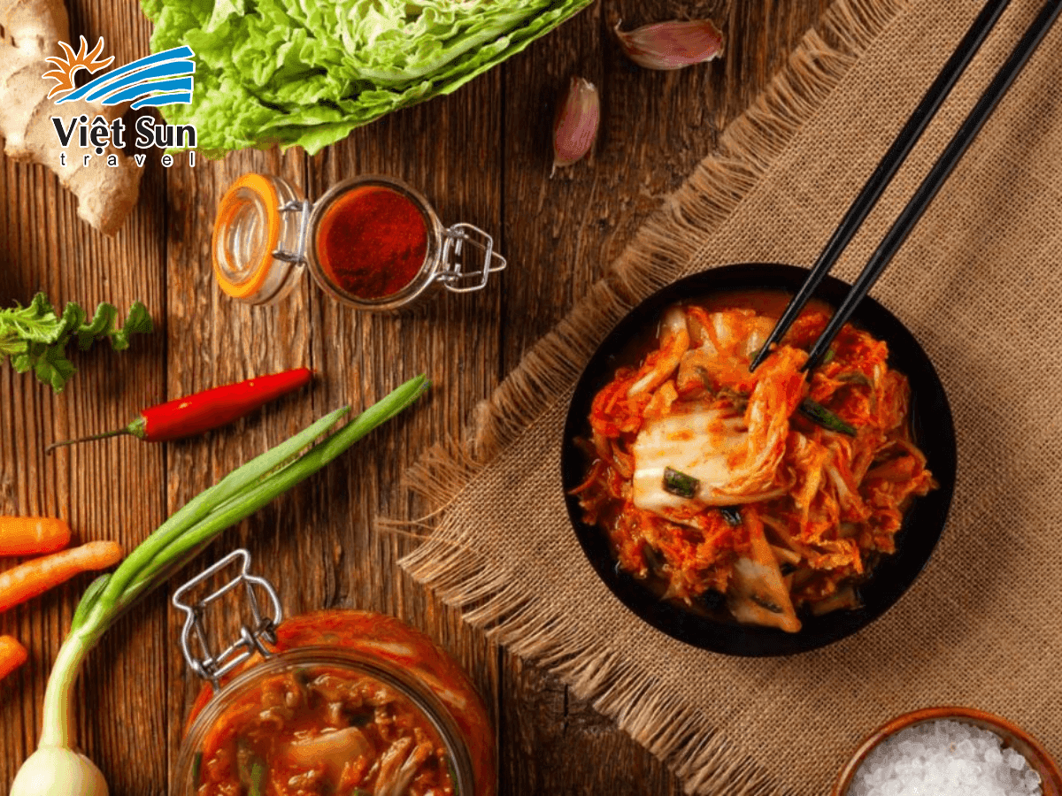 Kimchi cải thảo lên men cay truyền thống đặc trưng Hàn Quốc