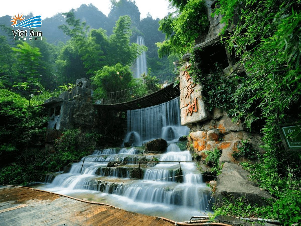 Làng dân tộc Baofeng với nét văn hóa độc đáo, mang đến trải nghiệm chân thực về đời sống địa phương Trương Gia Giới