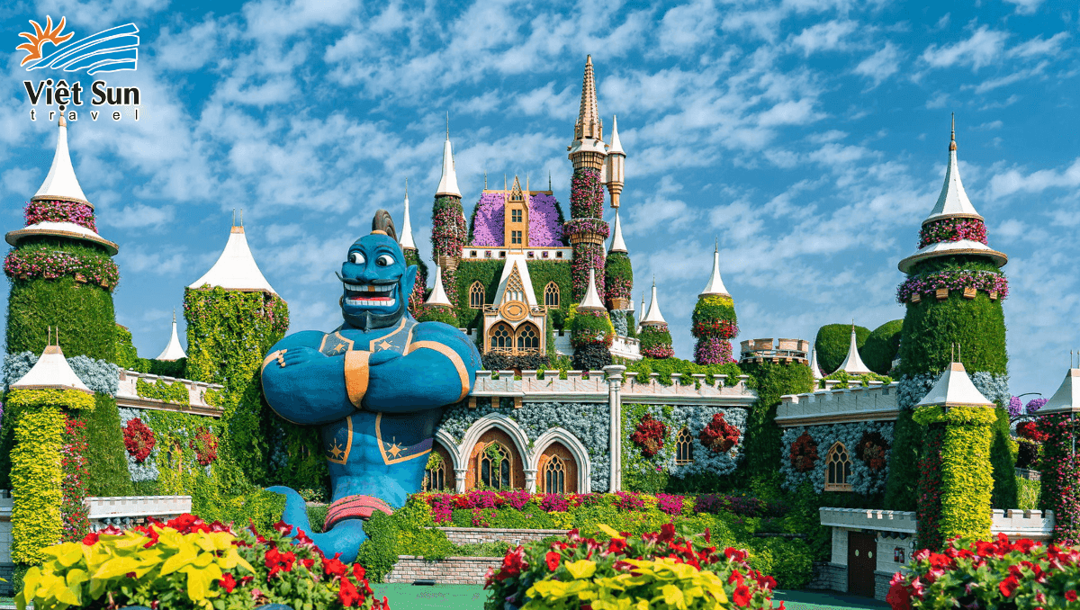 Lâu đài hoa khổng lồ tại Miracle Garden (Nguồn ảnh_ Sưu tầm) Viet Sun Travel