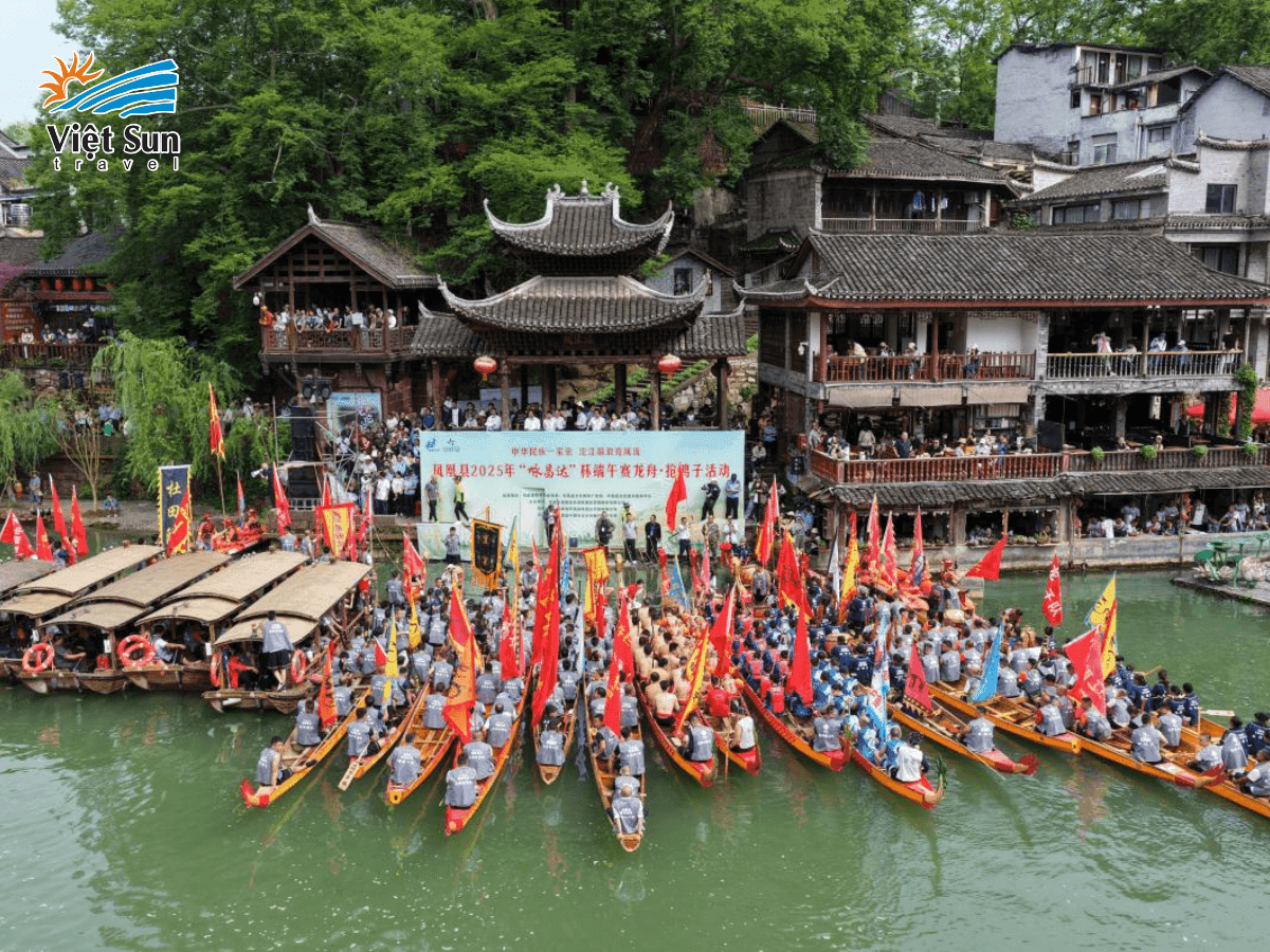 Lễ hội thuyền rồng sôi động trên sông Đà Giang