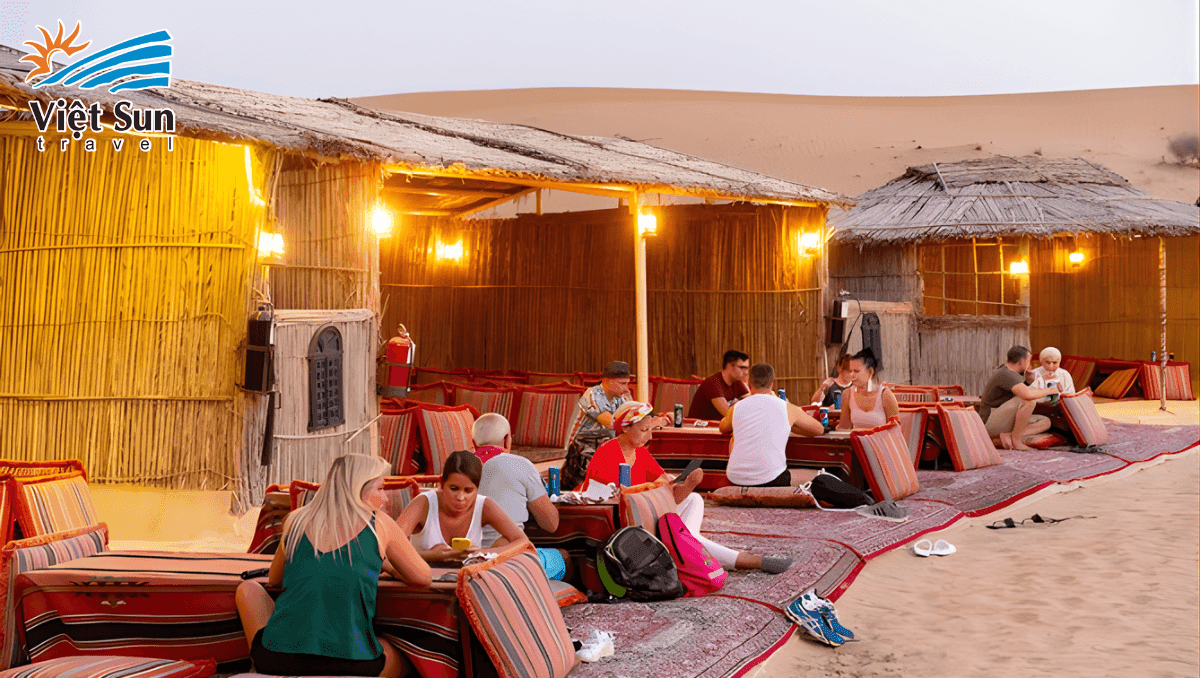 Lều trại giữa Sa mạc Dubai (Nguồn ảnh_ Sưu tầm) Viet Sun Travel