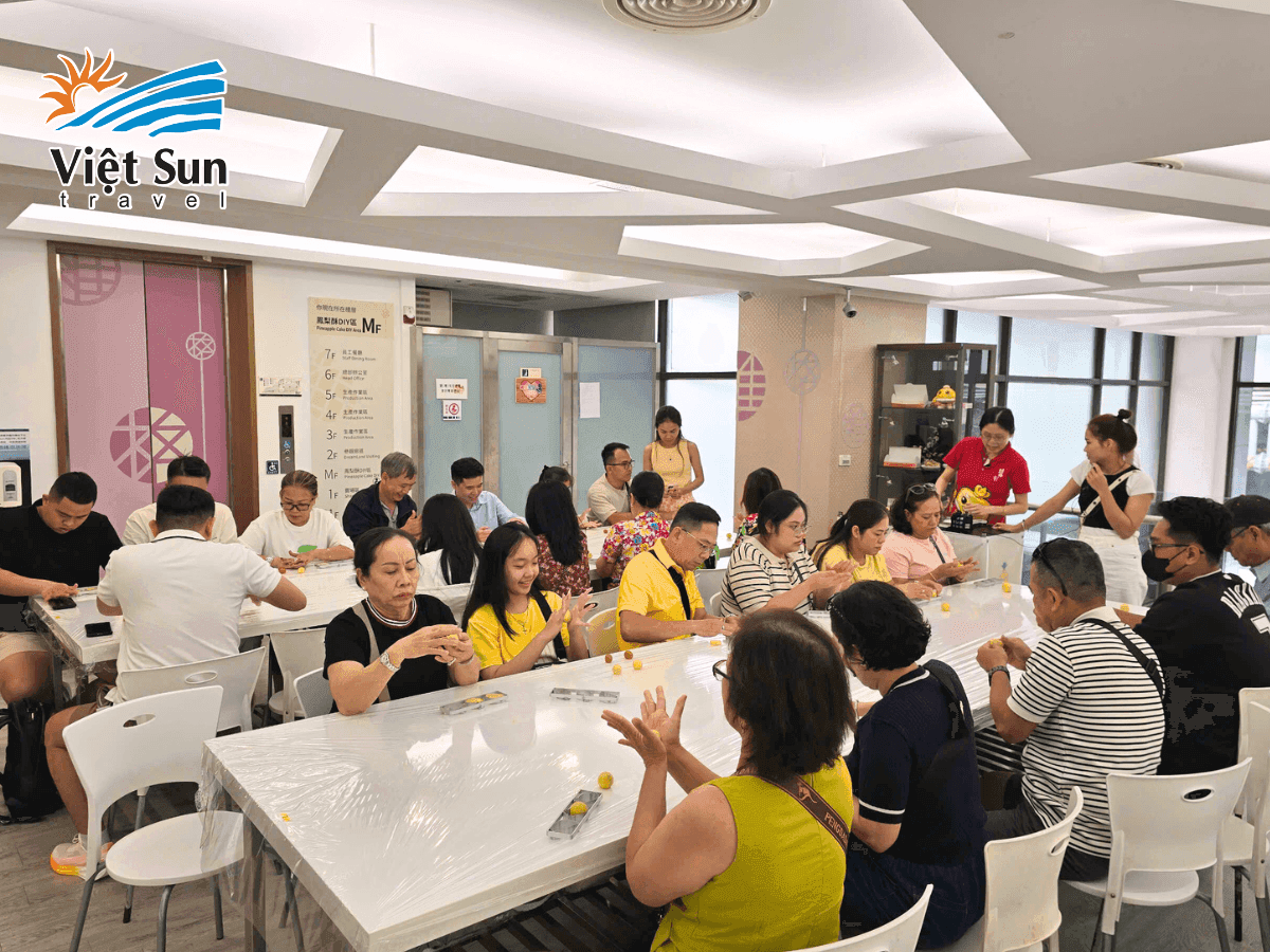 Lớp học làm bánh dứa trong tour Đài Loan Viet Sun Travel