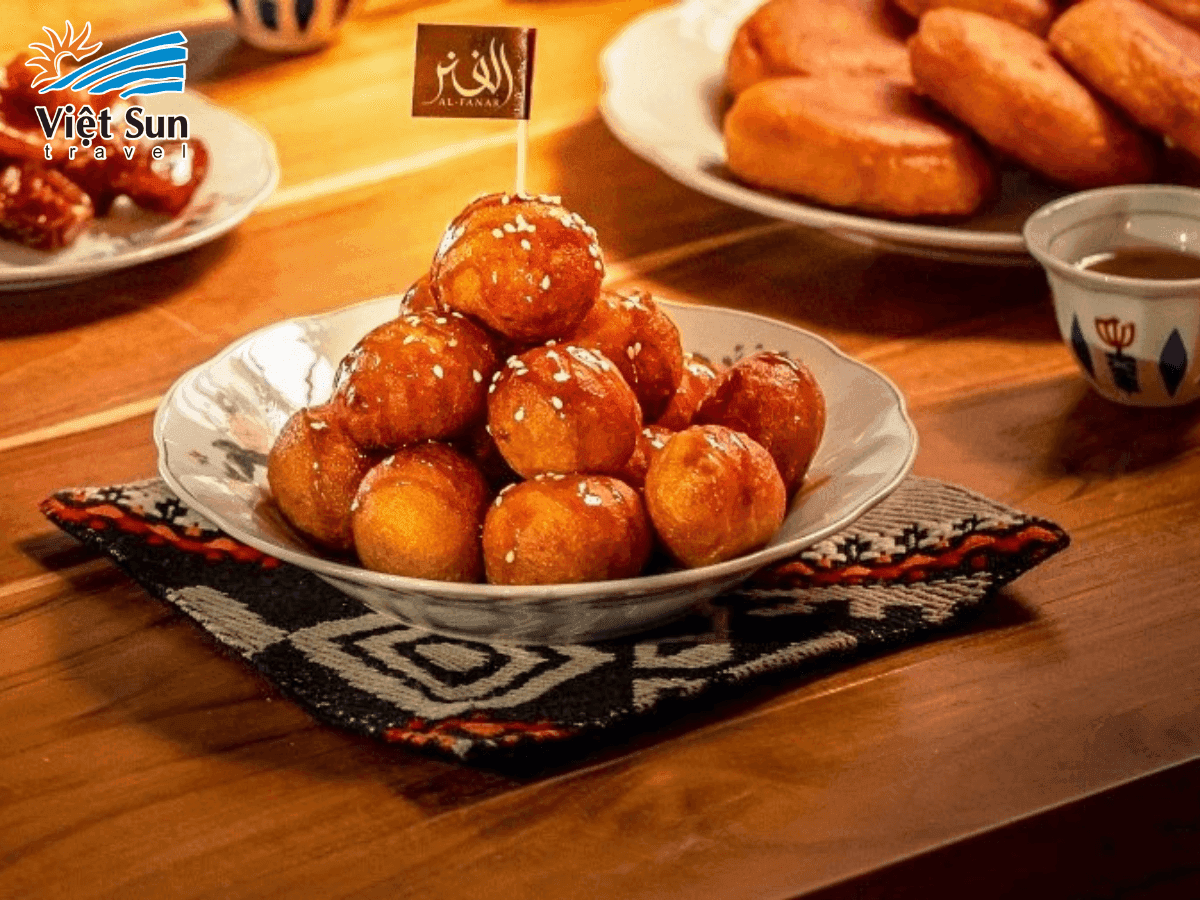 Luqaimat giòn ngọt hấp dẫn, món bánh truyền thống được yêu thích tại Dubai
