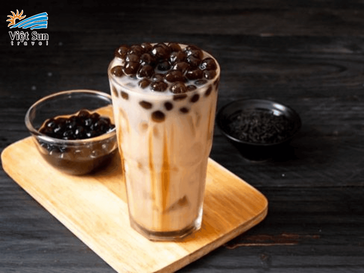 Ly trà sữa trân châu béo ngậy mát lạnh dưới nắng hè