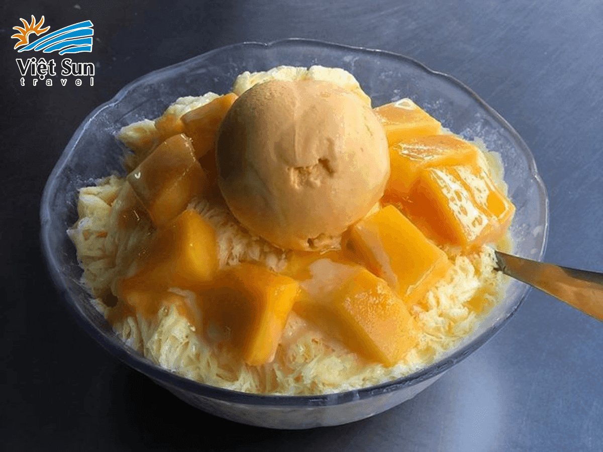 Ly trà sữa trân châu và kem tuyết xoài mát lạnh.