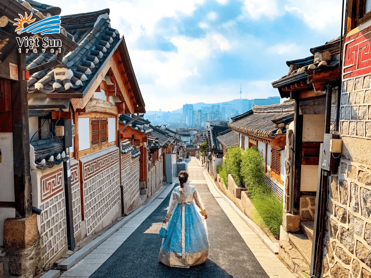 Mặc Hanbok mùa xuân và chụp ảnh tại làng cổ Bukchon Hanok, hòa mình vào không gian truyền thống