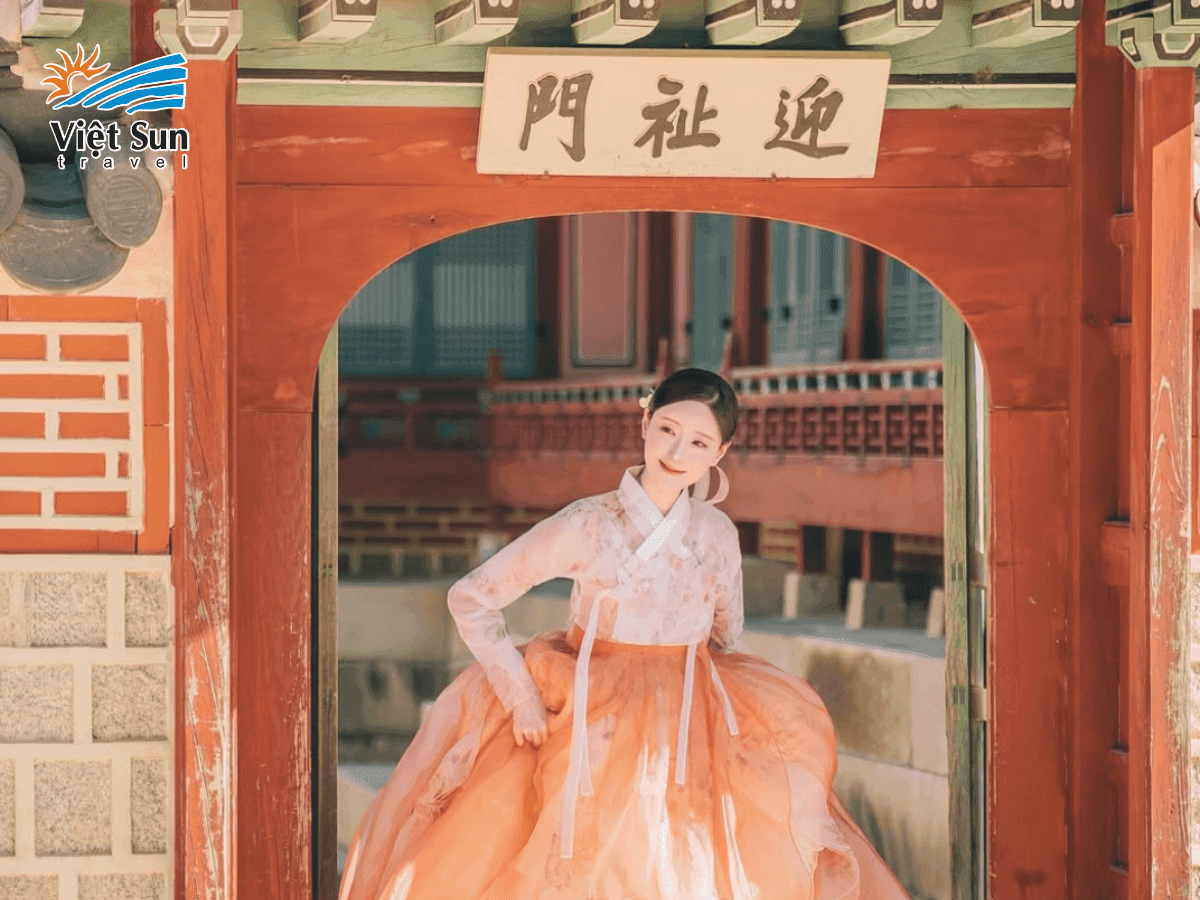 Mặc Hanbok truyền thống, chụp ảnh tại cung điện khi du lịch Tết Hàn Quốc