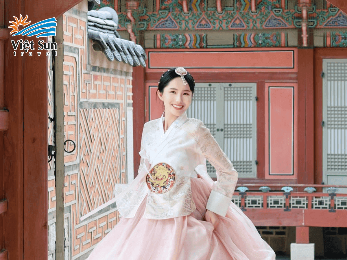Màu sắc Hanbok tươi sáng và họa tiết Hanbok độc đáo thể hiện ý nghĩa văn hóa sâu sắc