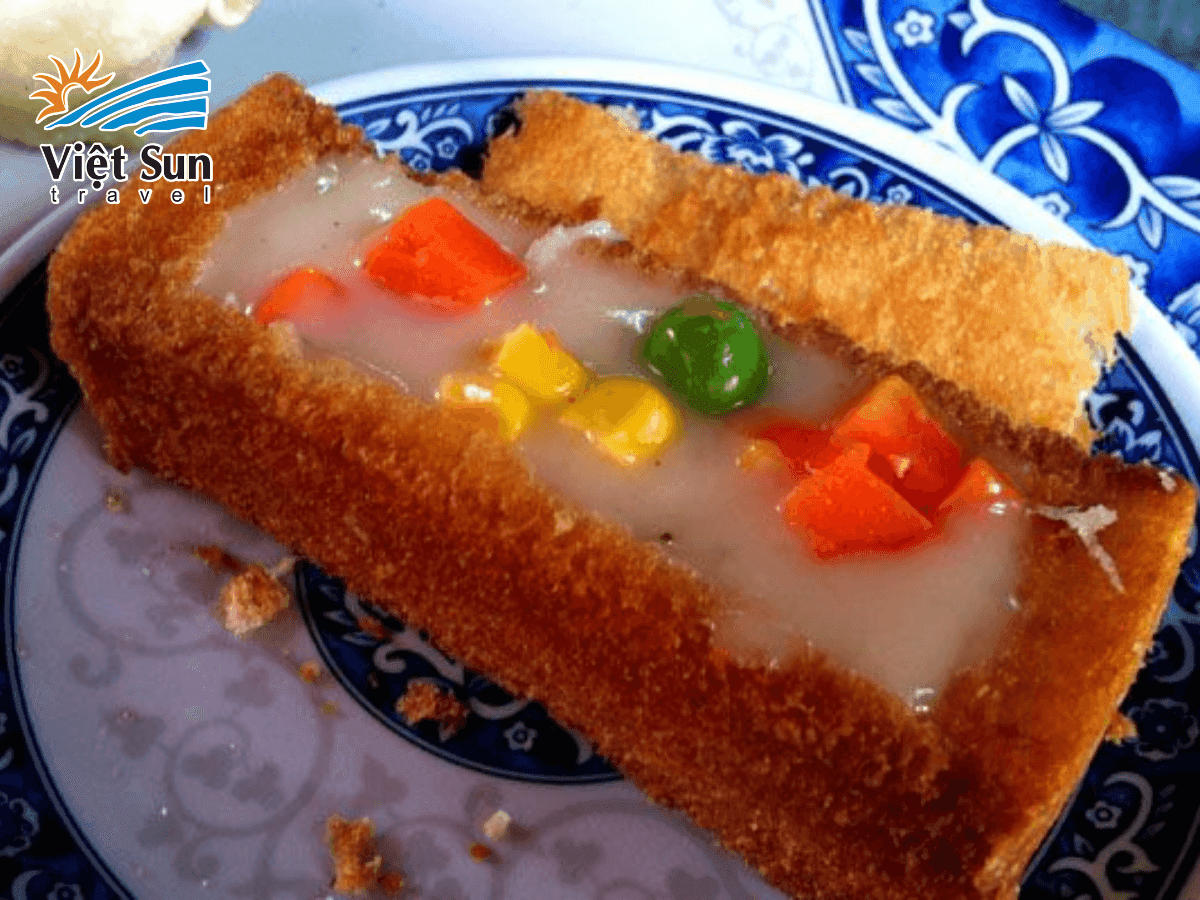 Miếng bánh mì hình hộp chiên giòn, nhồi nhân béo ngọt, món ẩm thực đường phố Đài Loan độc đáo