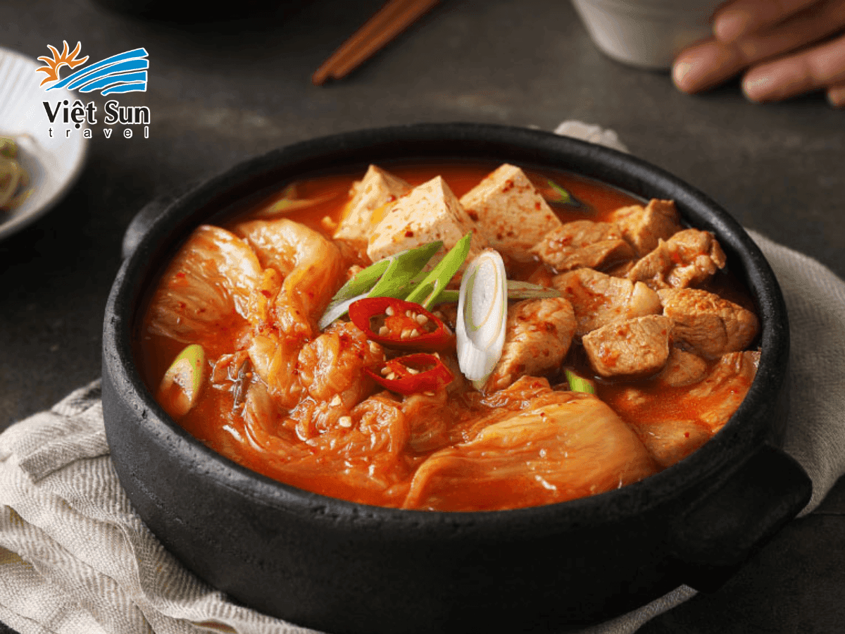 Món ăn Hàn Quốc mùa lạnh - Lẩu kim chi, Tteokbokki và Hotteok nóng hổi