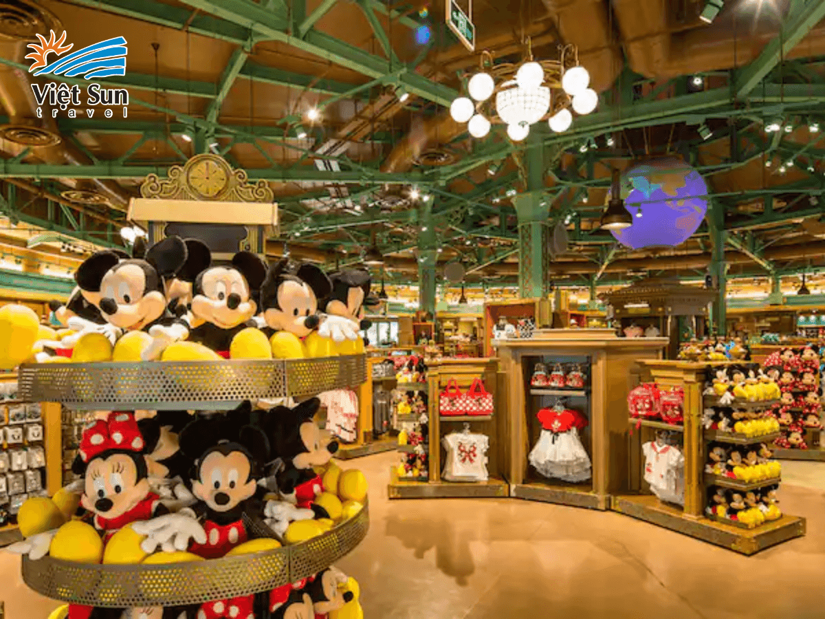 Mua quà lưu niệm khi đến Disneyland Thượng Hải