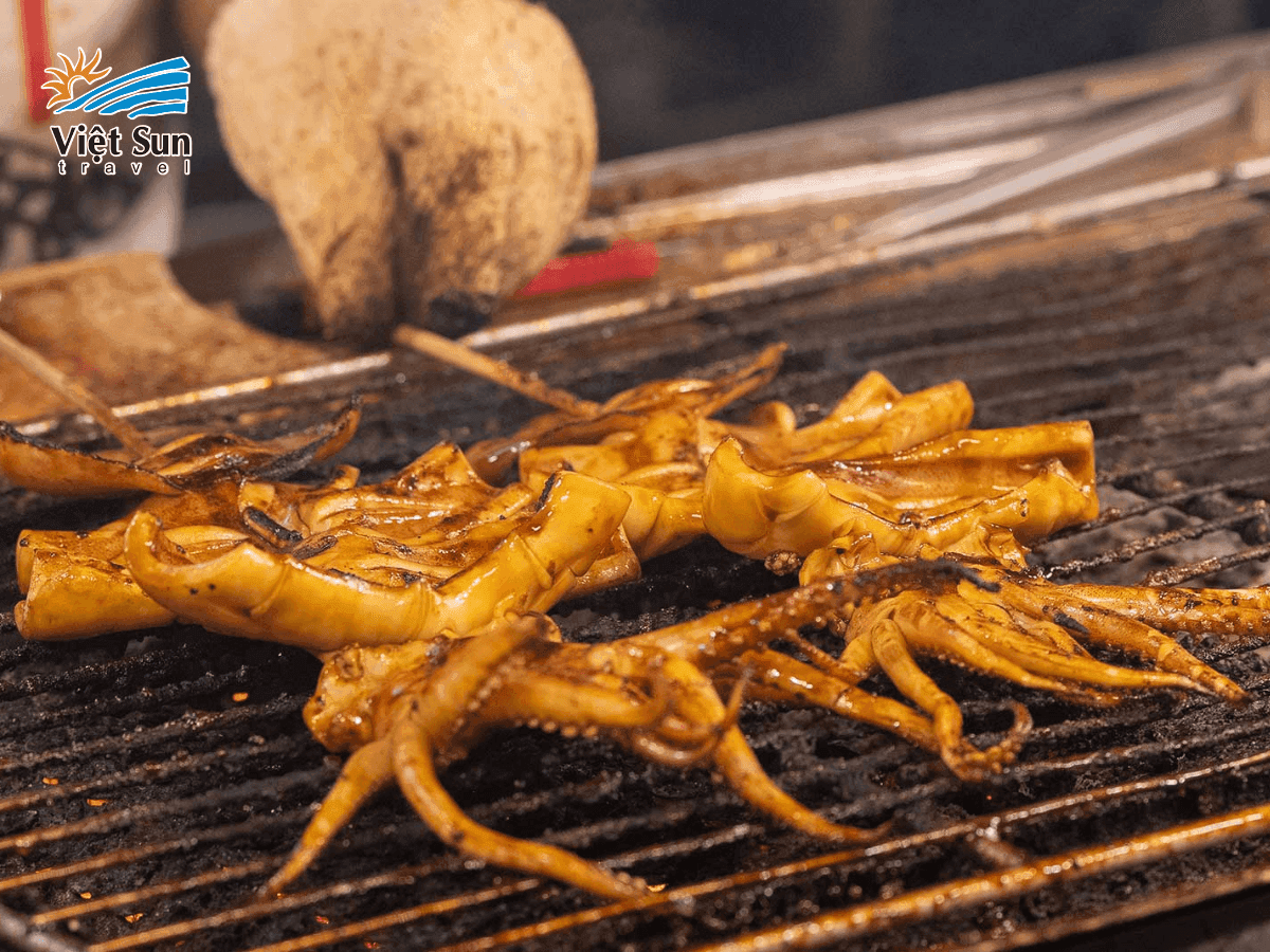 Mực nướng cay – Món nhậu hấp dẫn của ẩm thực đêm Jeju