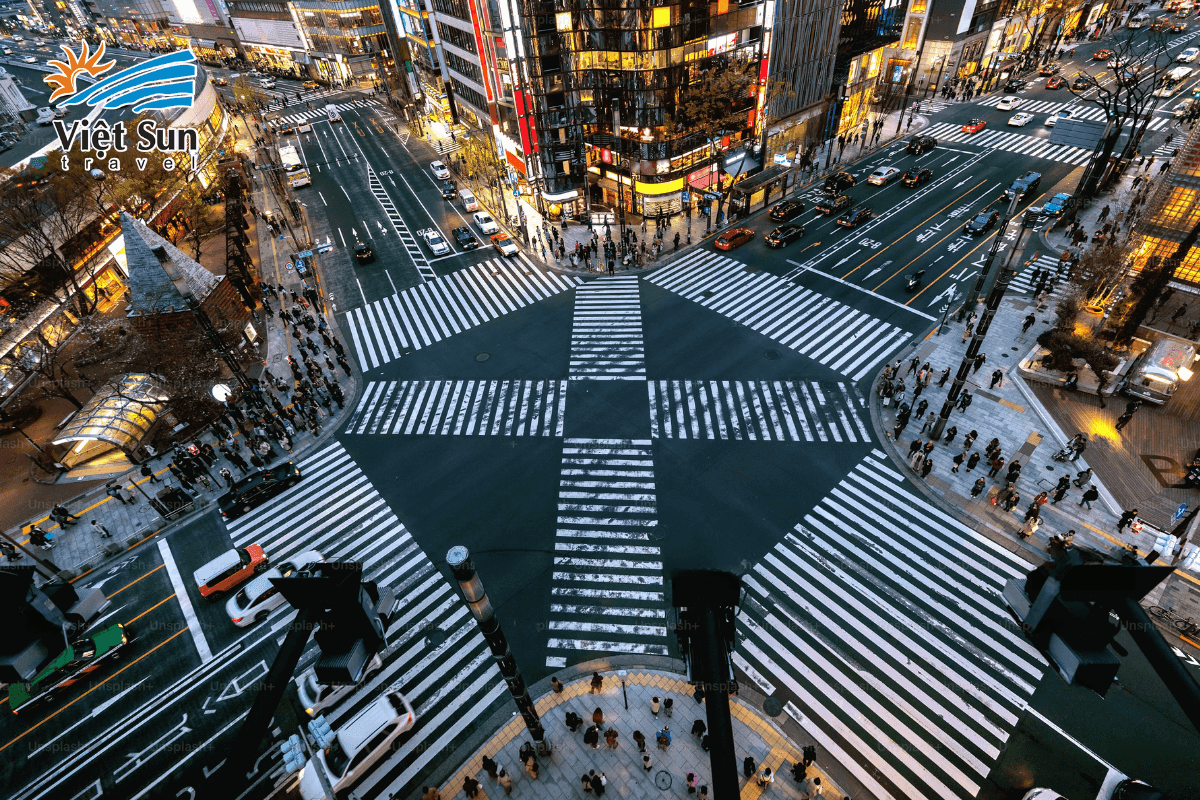 Ngã tư Shibuya – biểu tượng của sự hiện đại và chuyển động.