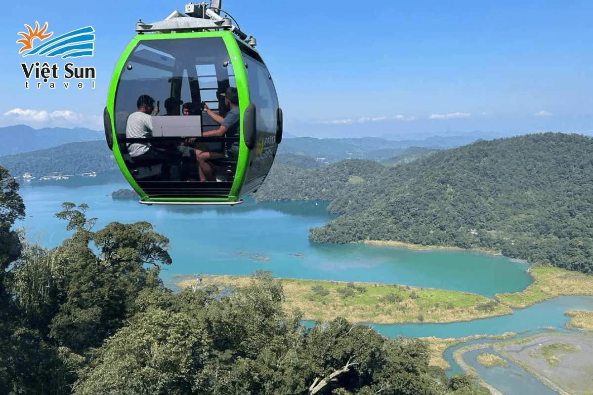 Ngắm hồ Nhật Nguyệt từ trên cao qua cáp treo Sun Moon Lake