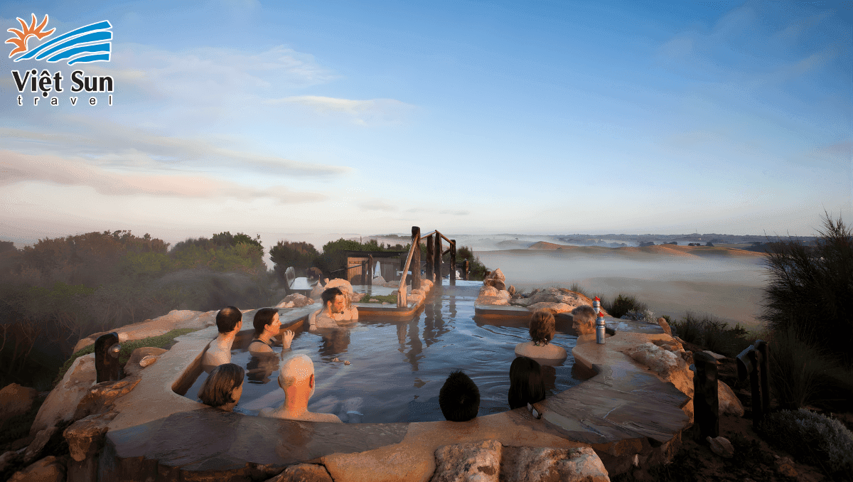 Ngâm suối nước nóng.Viet Sun Travel