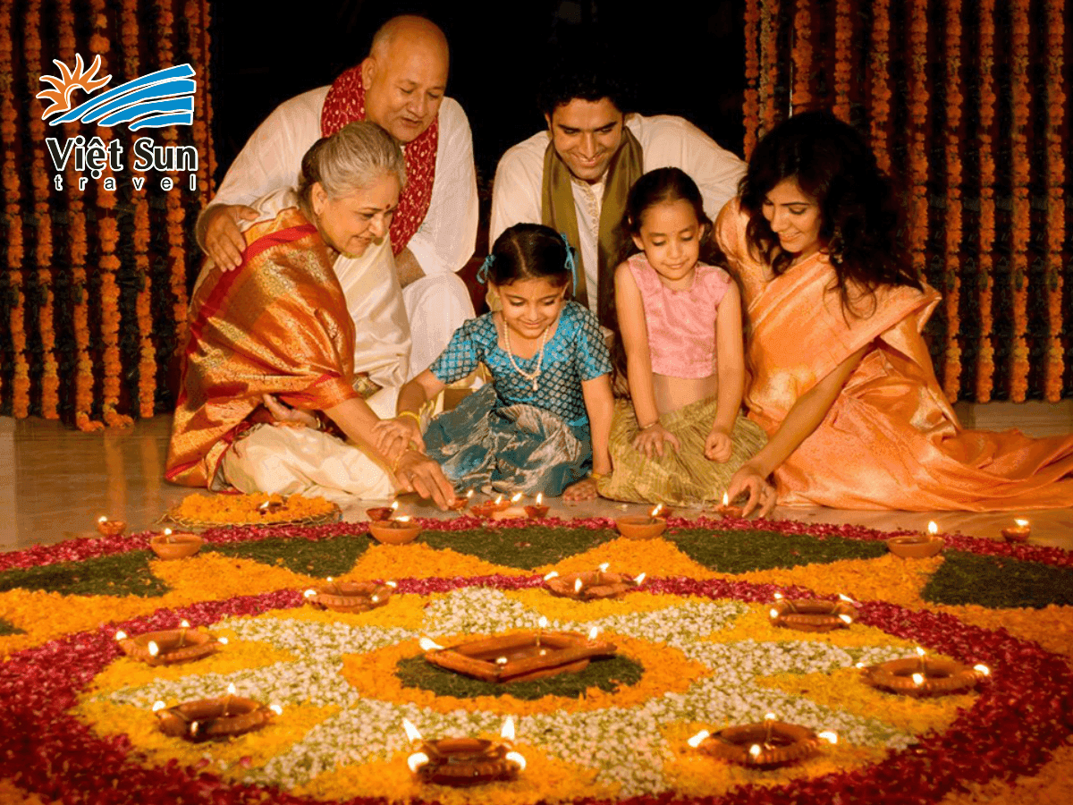 Người dân hưởng ứng lễ hội Deepavali cùng gia đình