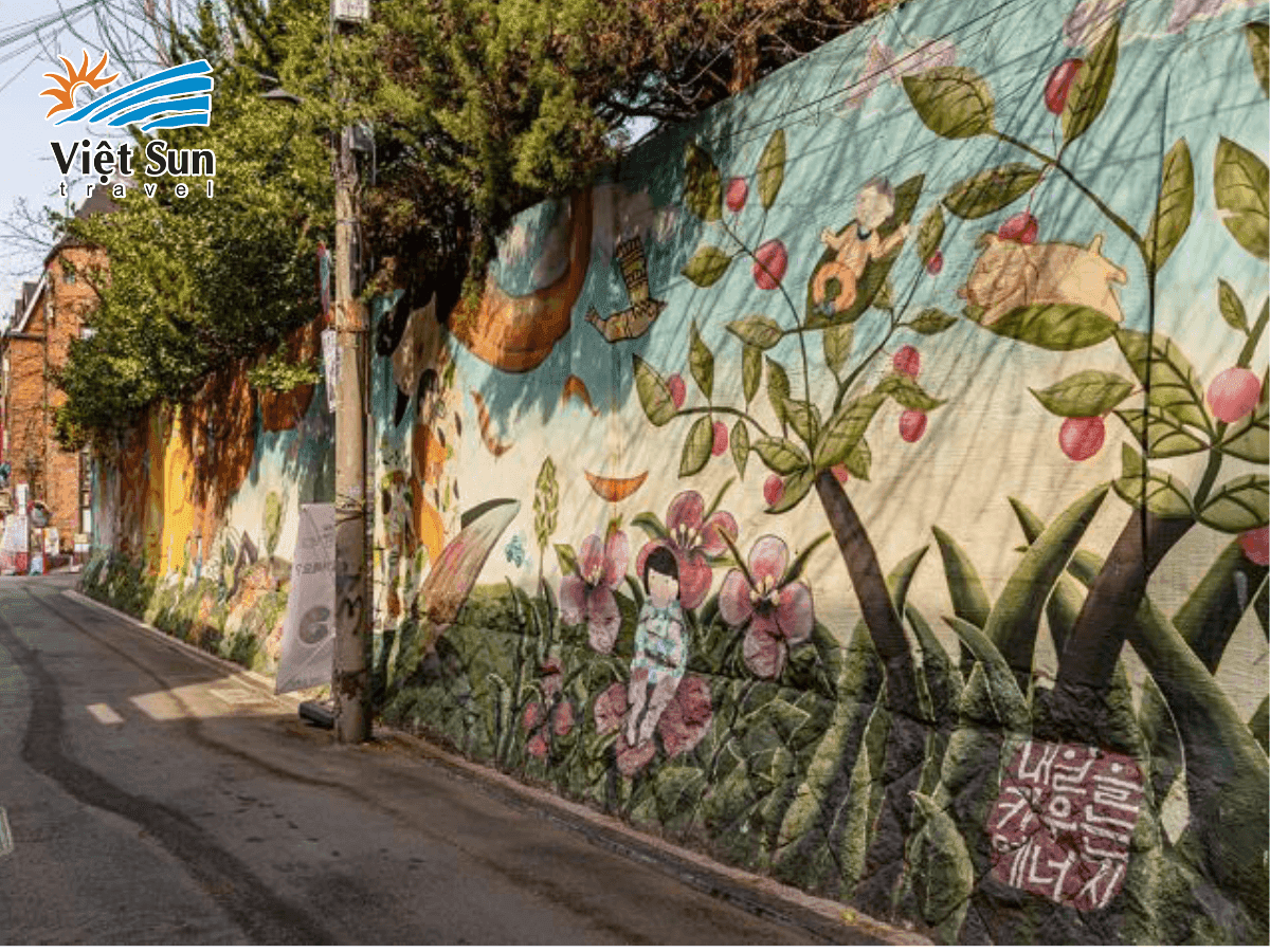 Những bức tranh tường sáng tạo tại làng Ihwa thu hút đông đảo du khách