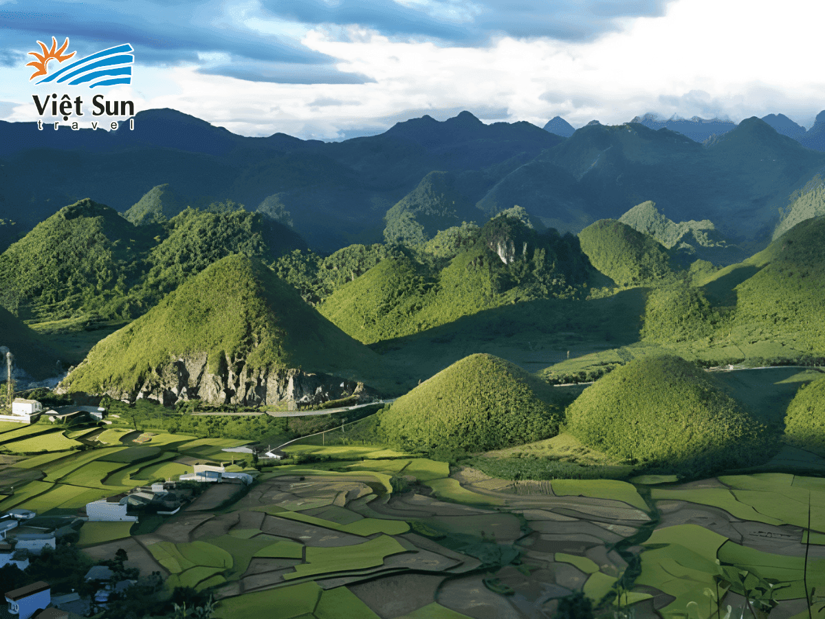 Những dãy núi đá tai mèo đặc trưng của cao nguyên Đồng Văn