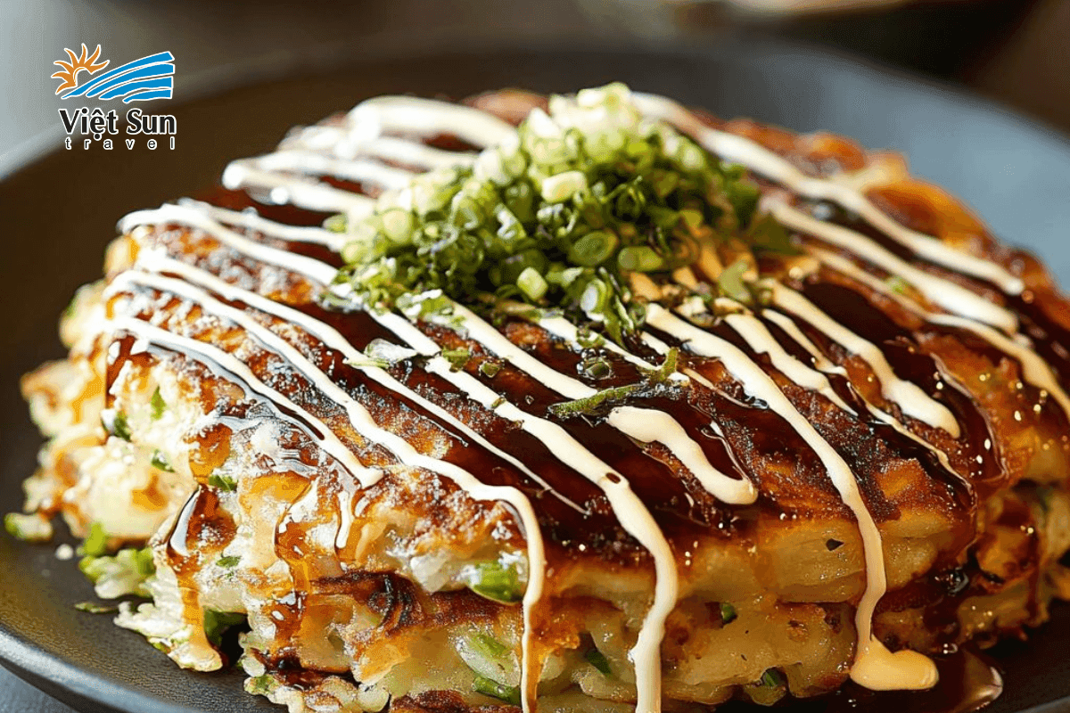 Okonomiyaki – đặc sản đường phố hấp dẫn du khách.