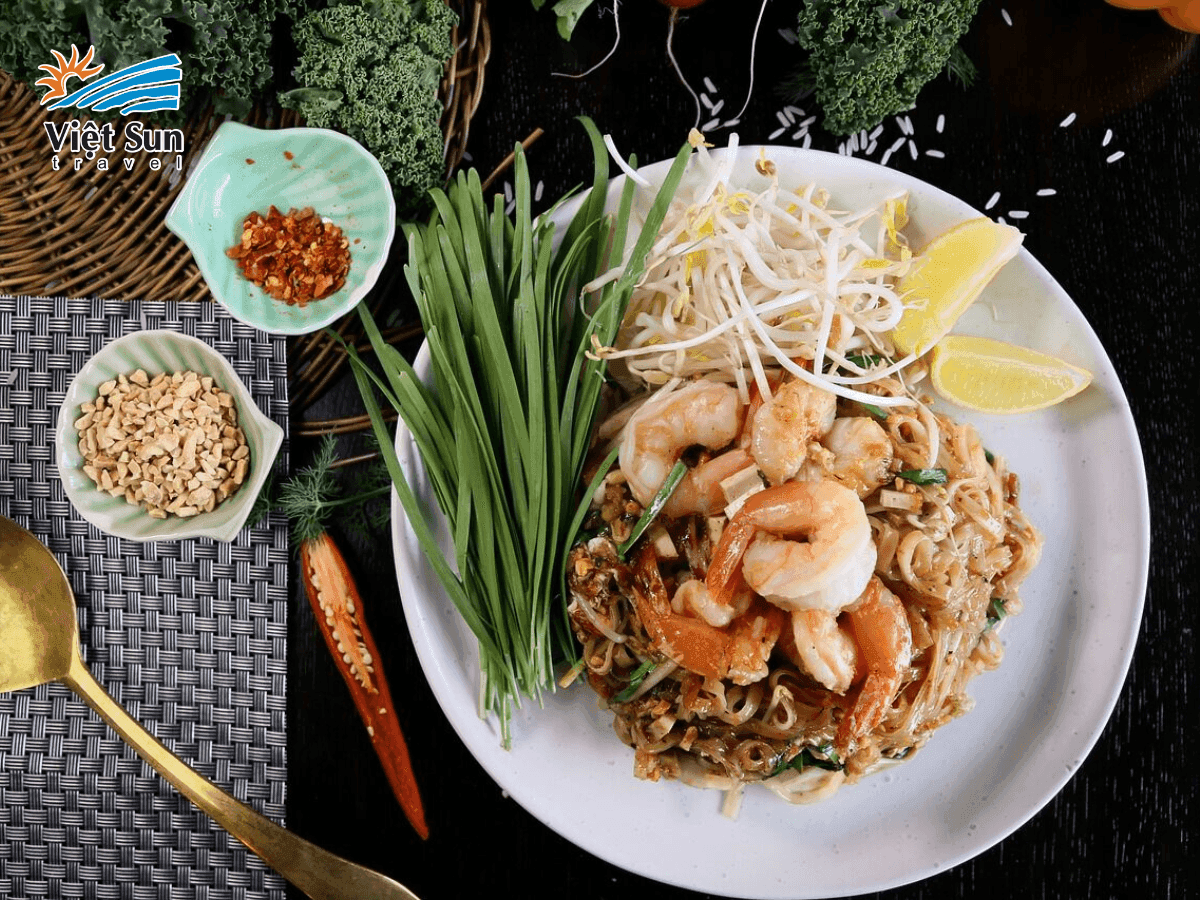 Pad Thai – món mì xào truyền thống thơm ngon đặc trưng của Thái Lan