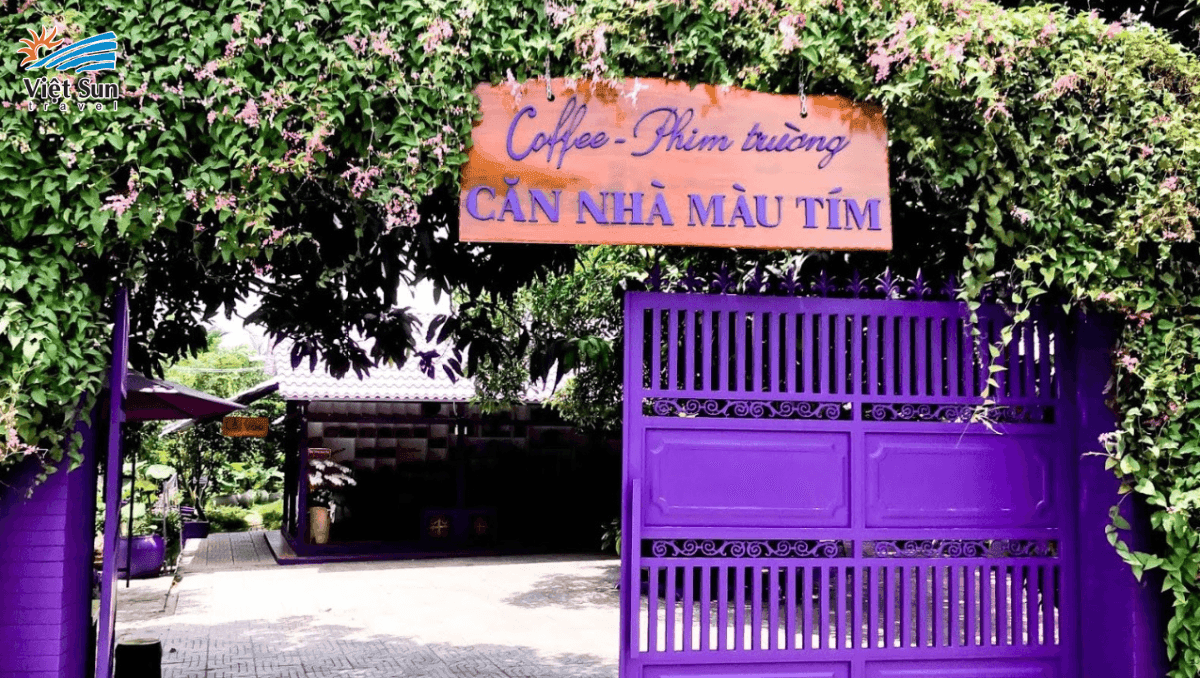 Phim trường Căn Nhà Màu Tím