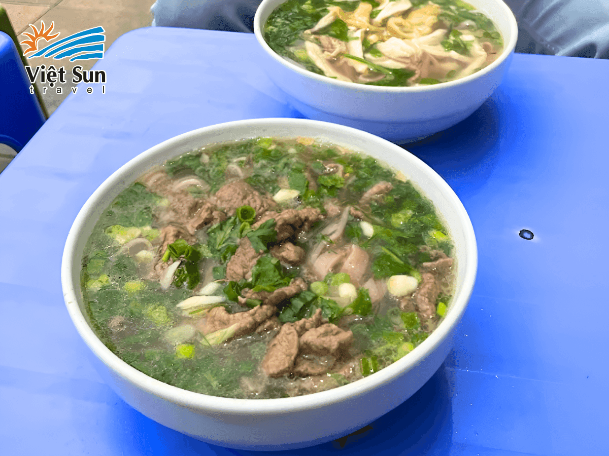 Phở Tráng Kìm, đặc sản Hà Giang đậm đà với bánh phở dẻo thơm, nước dùng thanh ngọt