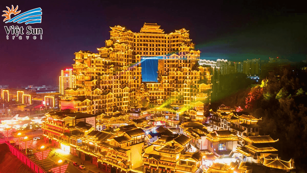 Phượng Hoàng Cổ Trấn lộng lẫy về đêm