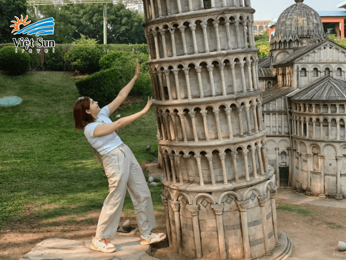 Pisa và Stonehenge – góc châu Âu ấn tượng giữa lòng Thẩm Quyến