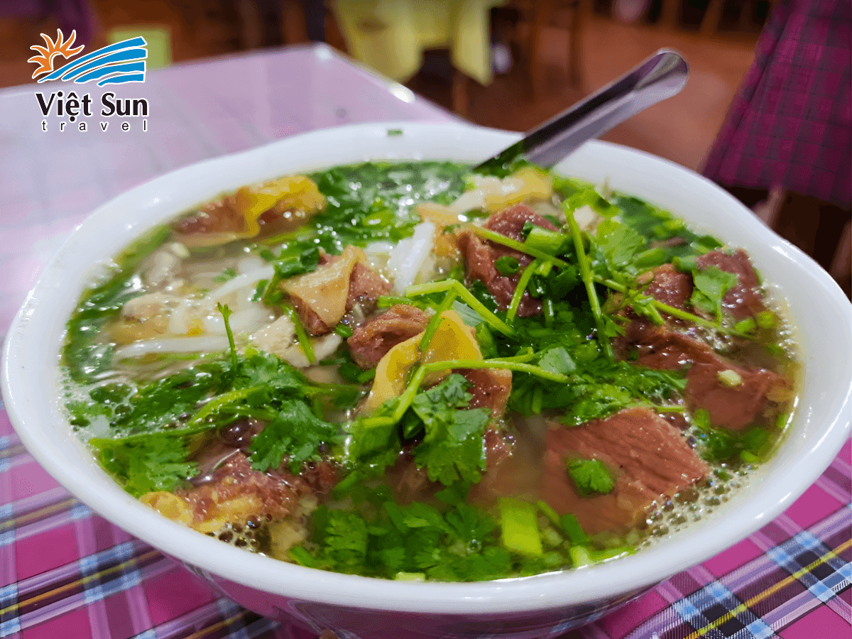 Quán Bà Tú Lan, món ngon Hà Giang trứ danh với thắng cố chuẩn vị vùng cao