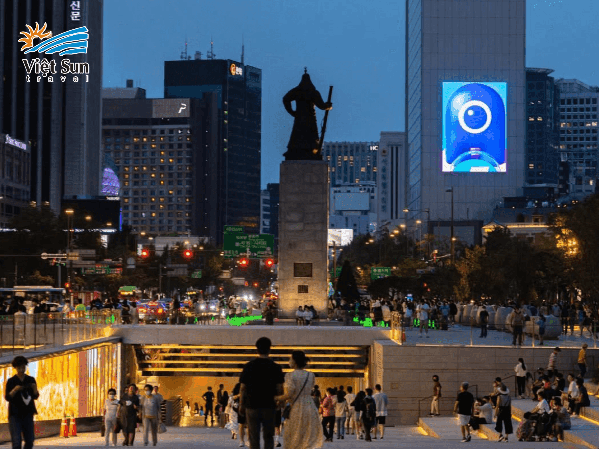 Quảng trường Gwanghwamun về đêm - Vẻ đẹp lung linh giữa lòng Seoul