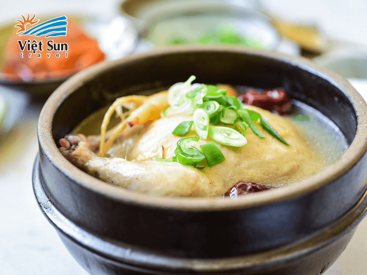 Samgyetang gà tơ hầm nhân sâm thơm ngon bổ dưỡng